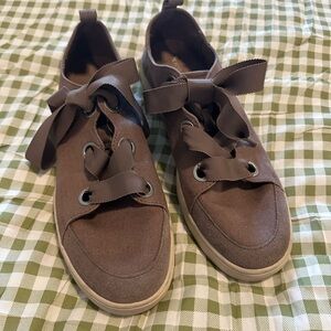 Koolaburra by Ugg Brown Taupe Canvas Sneakers with Satin Ribbon Laces Size 9.5